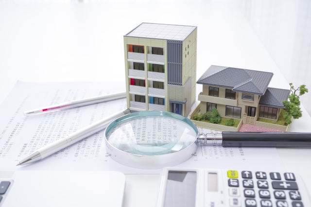物件の査定をしてるイメージ