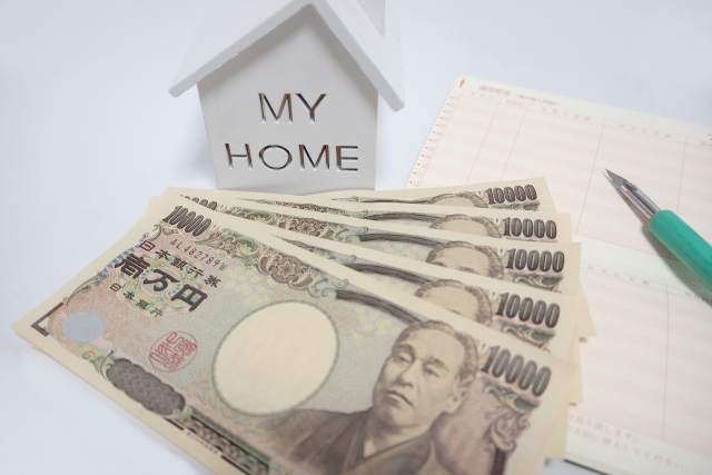 家の模型とお札