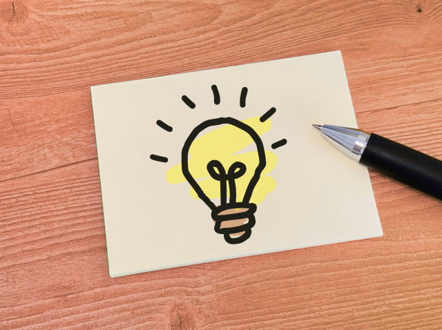 豆電球の絵とペン