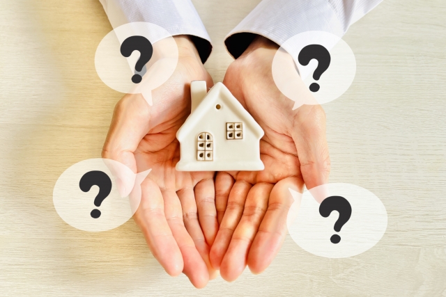 家に対しての疑問をイメージする画像