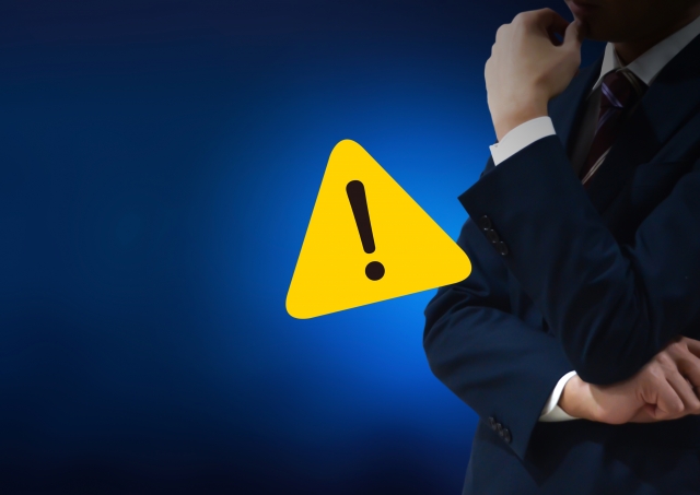 考えてる人と注意マーク